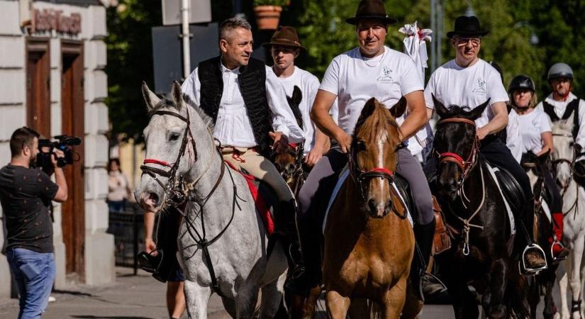 Idén is lóháton érnek Csíksomlyóra az imaüzenetek (videó)