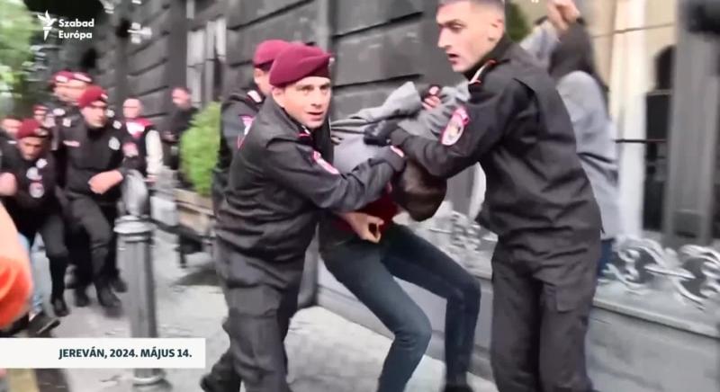 A rendőrség erőszakot alkalmaz a tüntetőkkel szemben Jerevánban