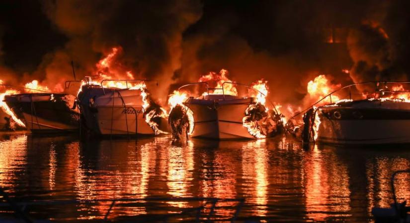 Több mint 20 hajó kiégett egy horvátországi kikötőben