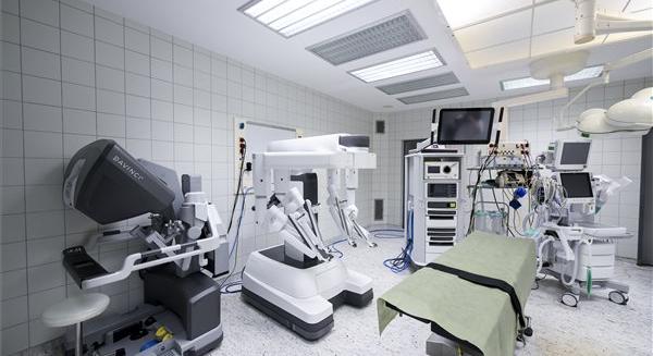 Robotsebészeti központot adtak át a Debreceni Egyetemen