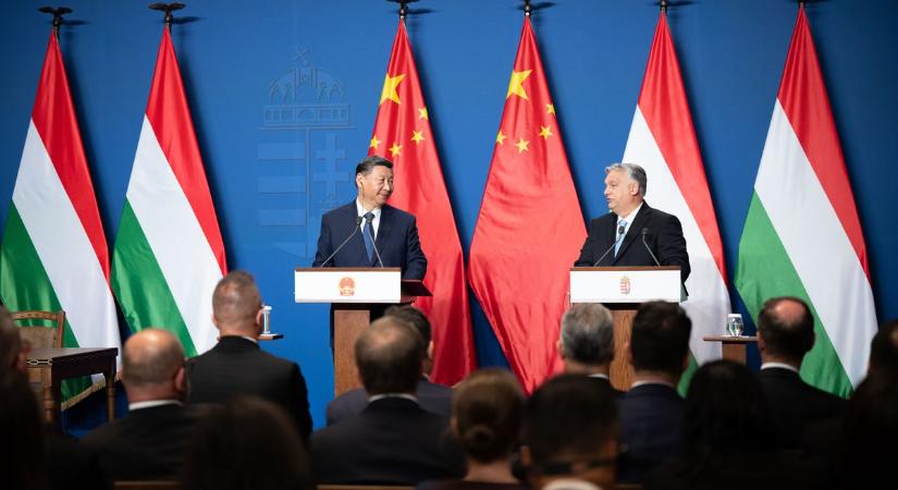A kínai elnök megadta a tiszteletet, amelyre Brüsszel évek óta nem képes