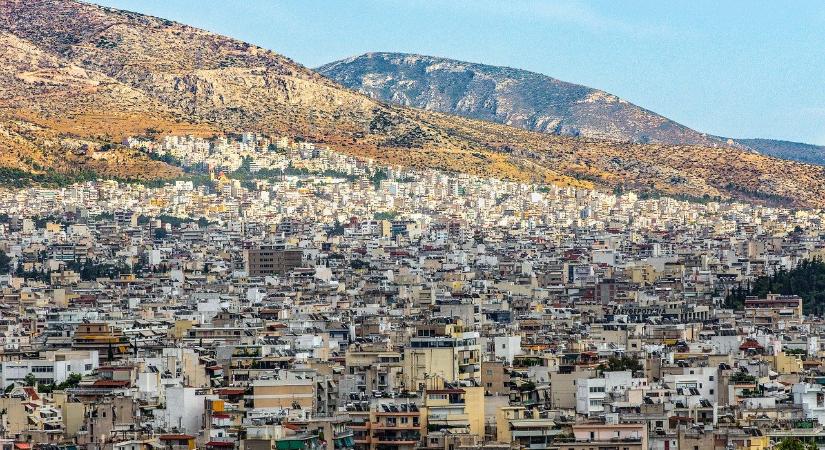 Több mint 100 embert tartóztattak le Athénban