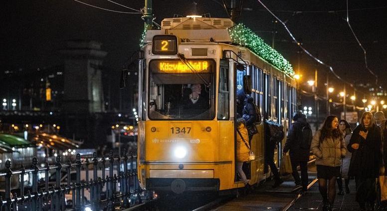Felpörgött a kampány: Karácsonyék 110 villamosra írnának ki közbeszerzést