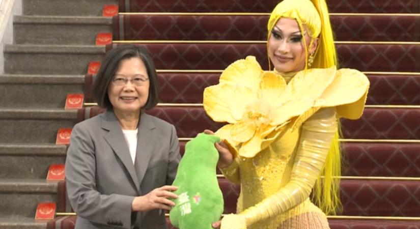 Tajvan elnöke előtt lépett fel a Drag Race győztese, Nymphia Wind