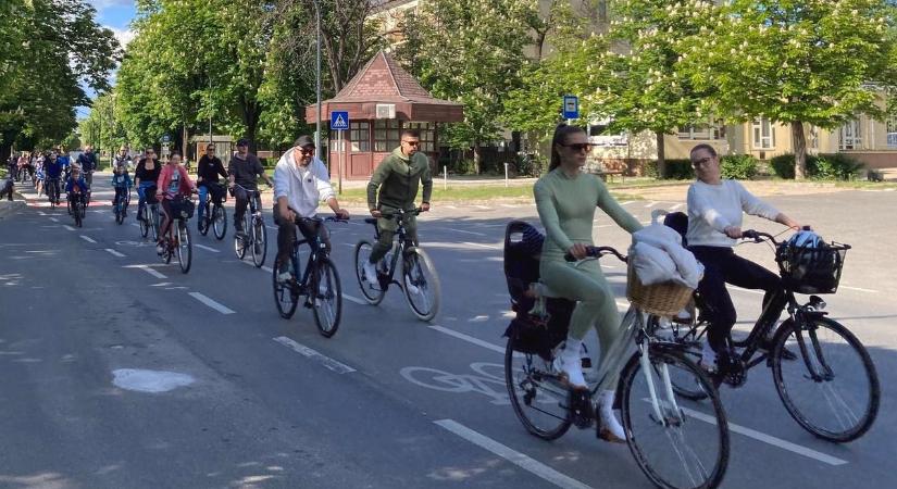 Nem csak gyorsasági, lassúsági verseny is kíséri a berettyóújfalui kerékpáros felvonulást