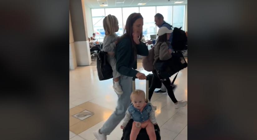 Hajmeresztő módszerrel robog keresztül a reptéren az egyedülálló anyuka két gyerekkel
