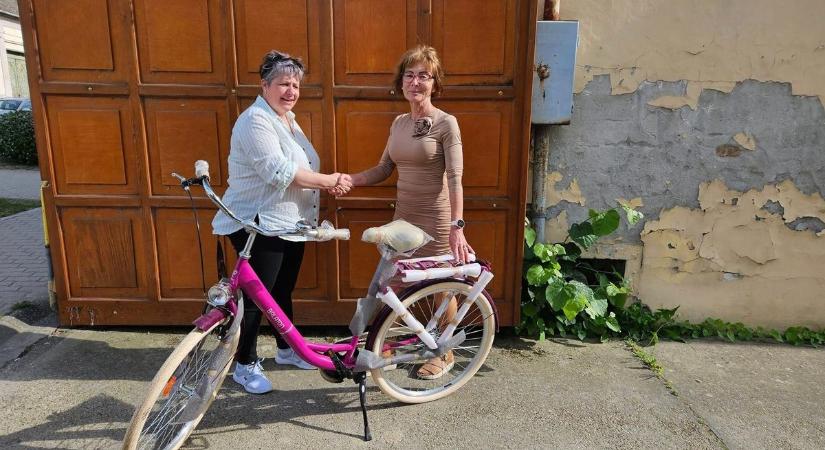 Egy kerékpárt ajánlott fel dr. Kovács Klára a nagycsaládos egyesületnek