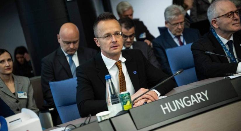 Európa egyetlen békepárti kormányának külügyminisztere megvétózta, hogy beleírják az Európa Tanács határozatába az ukrán béketervet