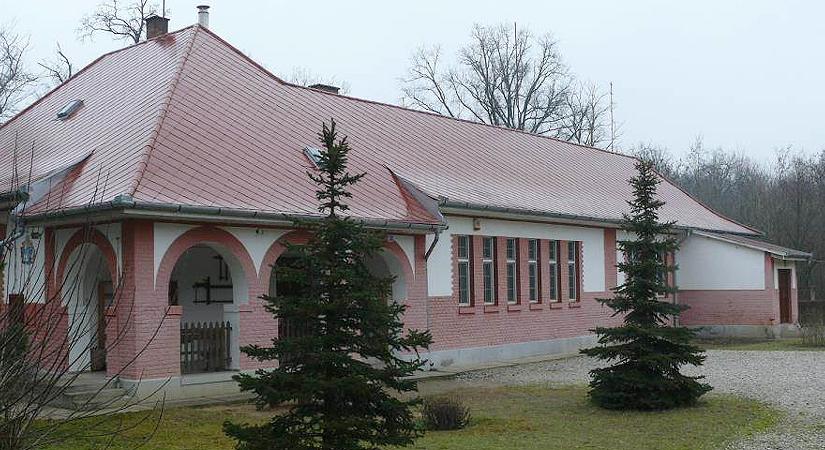 Debreceni egyesület töltené meg zsivajjal a Hármashegyi Erdei Iskolát