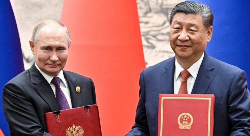 Vlagyimir Putyin Pekingben: az amerikai szankciók aláássák a dollárba vetett bizalmat