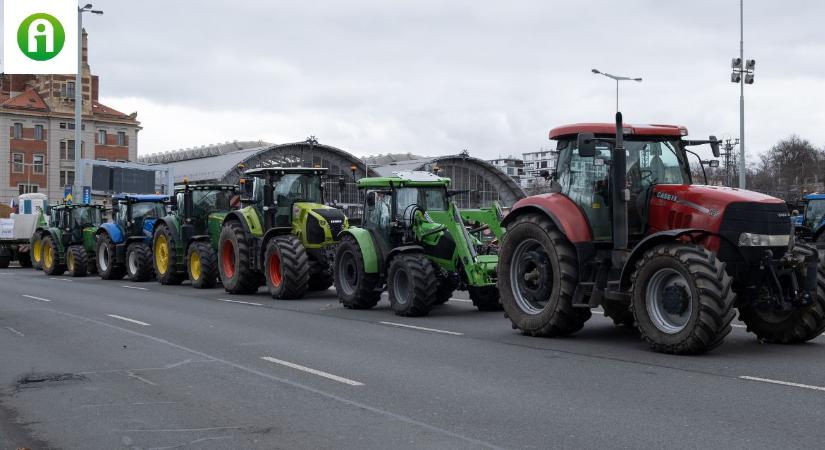 Elégedetlenek a cseh gazdák, ismét traktorokkal vonulnak az utcára