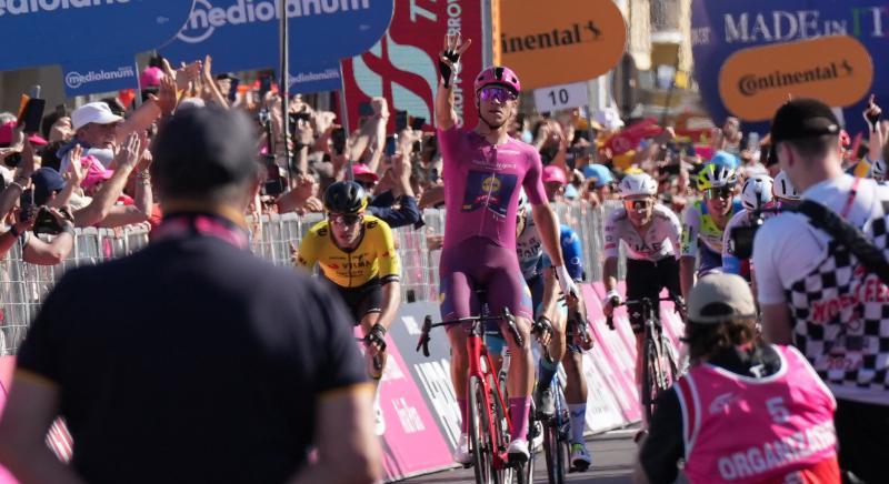 Giro d'Italia 13. szakasz: összejött a tripla Jonathan Milan számára