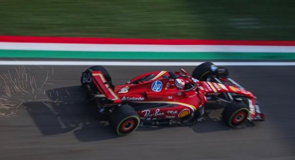 Új fejlesztések, Ferrari-elsőség Imolában: a pénteki F1-es hírek