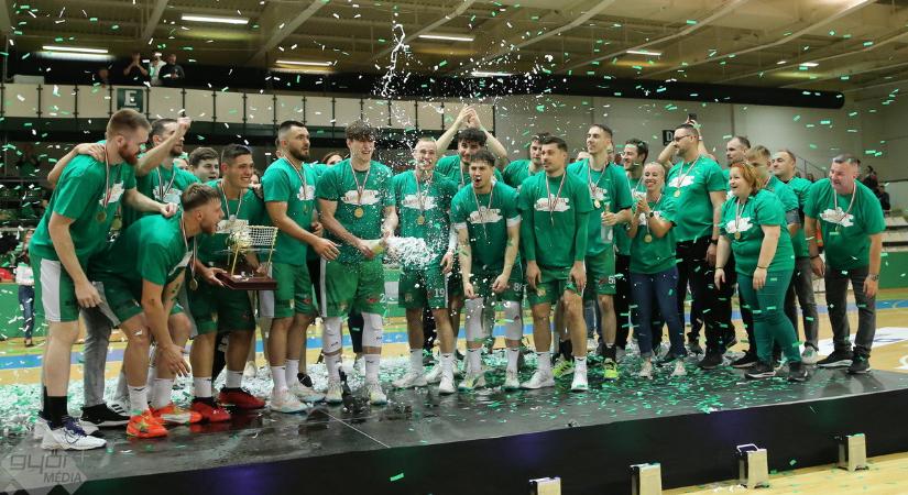 Bombasztikus bajnokavató: így ünnepelt a Győri ETO-UNI FKC!