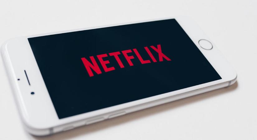 A magyarok imádják, hogy Brooke Shields visszatért a Netflixen, így tarol is a romantikus vígjátéka