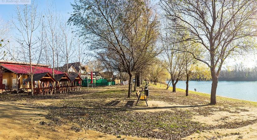 Nap képe: A vasárnapi napsütés a Tisza mindszenti szabadstrandján