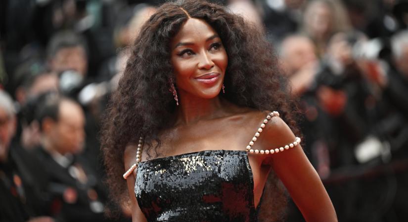 Az 53 éves Naomi Campbell sejtelmes estélyiben jelent meg Cannes-ban: 28 éves darabot viselt