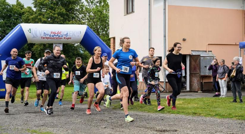 Szondi Várfutáson vettek részt hagyományőrző céllal Drégelypalánkon