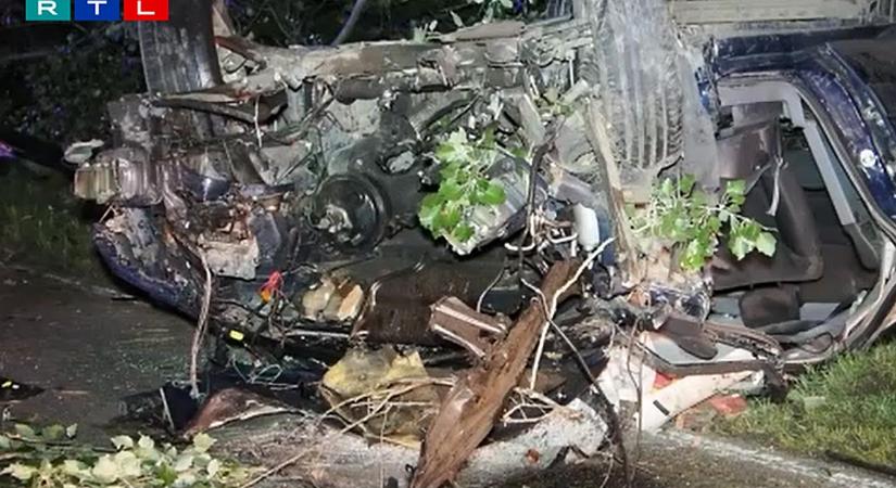 Horrorbaleset Kiskunfélegyházánál: kiszakadt a motor a kocsiból és 20 métert repült