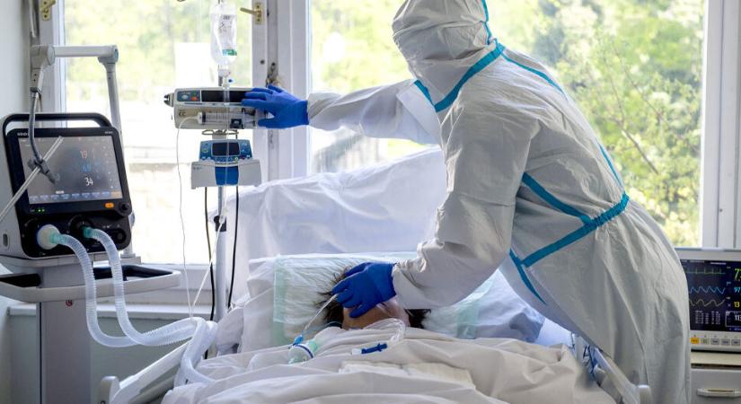 Közel 8 ezer fertőzöttet ápolnak kórházban és 674-en vannak lélegeztetőgépen: a magyarok többsége nem bízik az orosz és a kínai oltásban