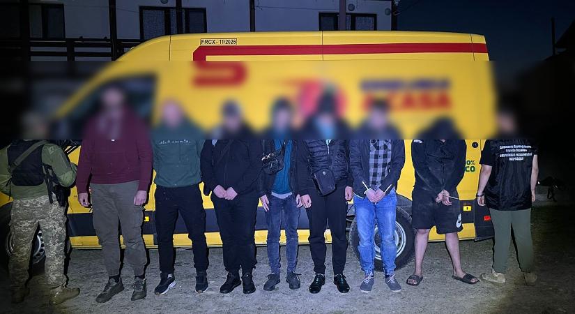 Hat határsértőt és kísérőjüket tartóztatták le Kárpátalján