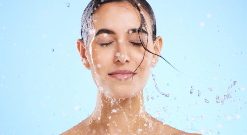 Elő a szódával: Így reagál az arcbőröd, ha szénsavas vízzel mosod meg!
