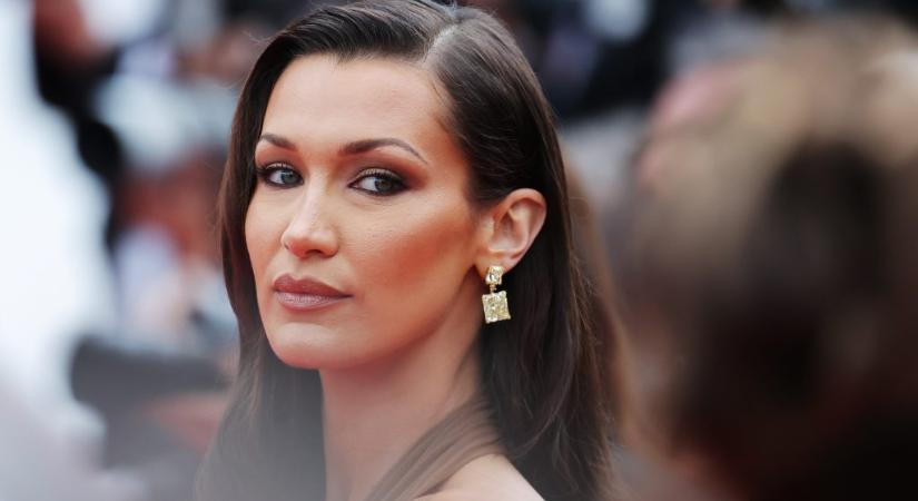 Bella Hadid áttetsző ruhában tért vissza a vörös szőnyegre egy év után