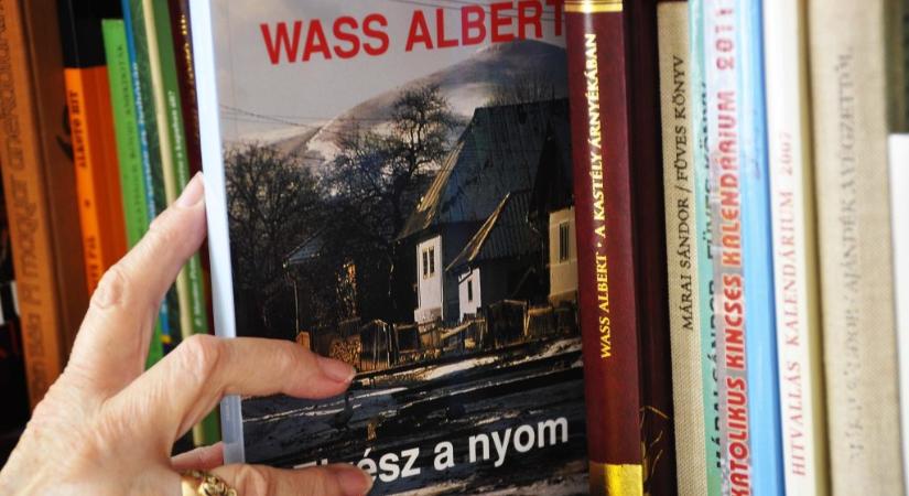 Ungváry Krisztián: Wass Albert nem létező háborús kitüntetéseket adományozott magának, és átírta a zsoldkönyvét