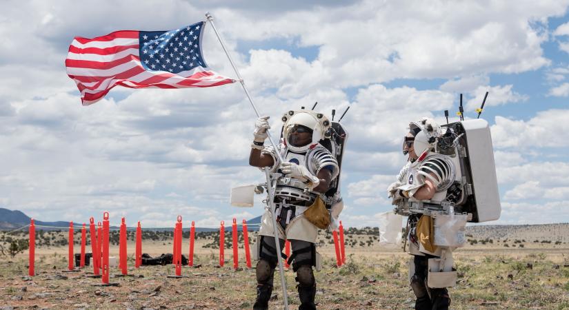 A NASA asztronautái a holdon járást gyakorolják az arizonai sivatagban