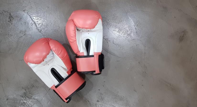 Boxleckékkel visz mozgást és derűt az idősek otthonába a 21 éves fiatalember