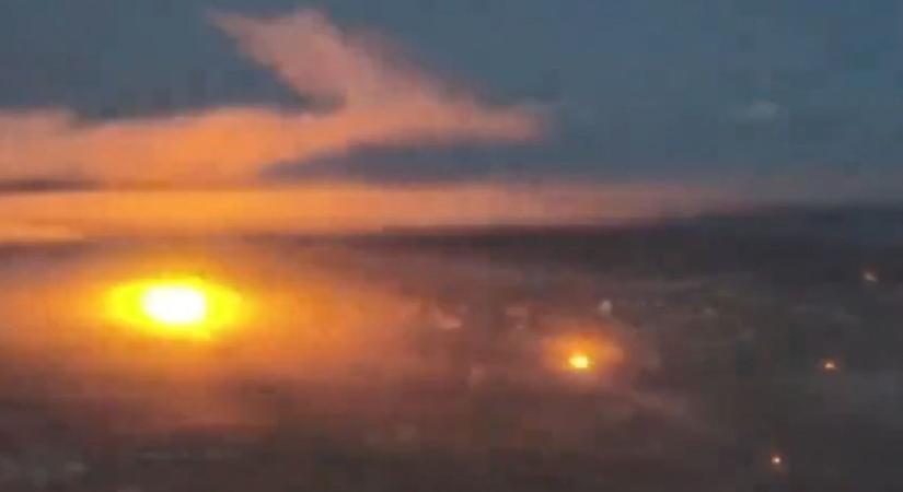 Döbbenetes felvételek: így néz ki az oroszok által éjszaka lebombázott falu – videó