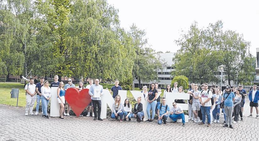 Egyetemisták támogatása, kecsegtető CSR-stratégia