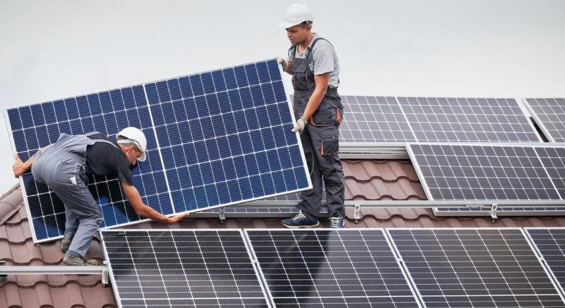 Ötvenmilliárdos támogatás napelemrendszerek építésére