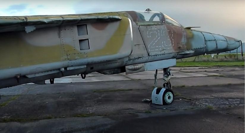 Rejtélyes orosz vadászgép hever egy angliai légibázison, csak találgatnak, hogy kerülhetett oda