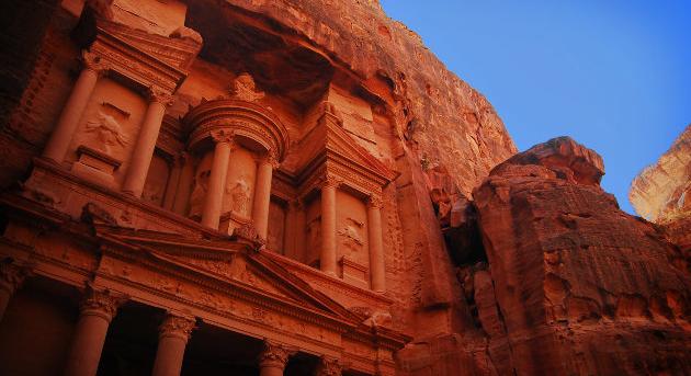 Rejtély, hogy kik lakták több évszázadon át Petra sziklába vájt városát