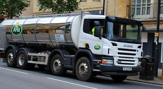 300 millió fontot szán az Arla Foods a brit tejipar támogatására
