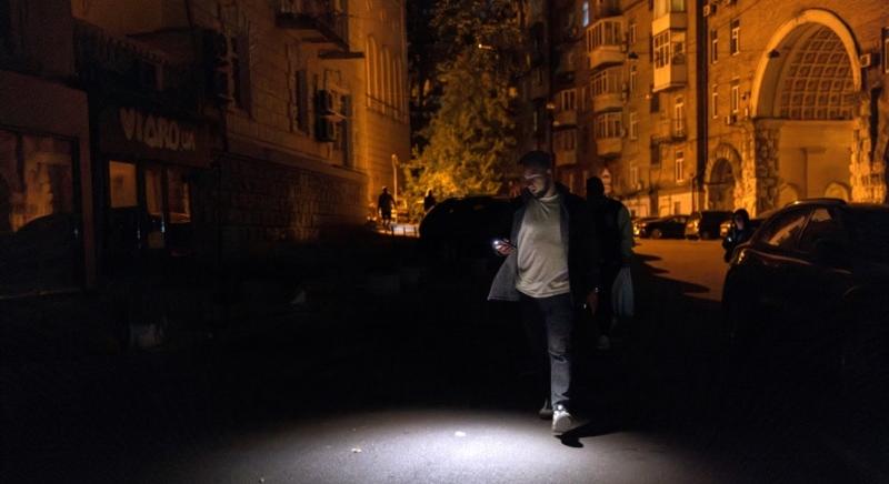 Az orosz támadások nyomán visszatértek a rendszeres áramkimaradások Kijevbe