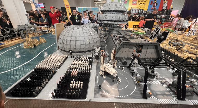A világ legnagyobb LEGO diorámáját mutatták be Budapesten