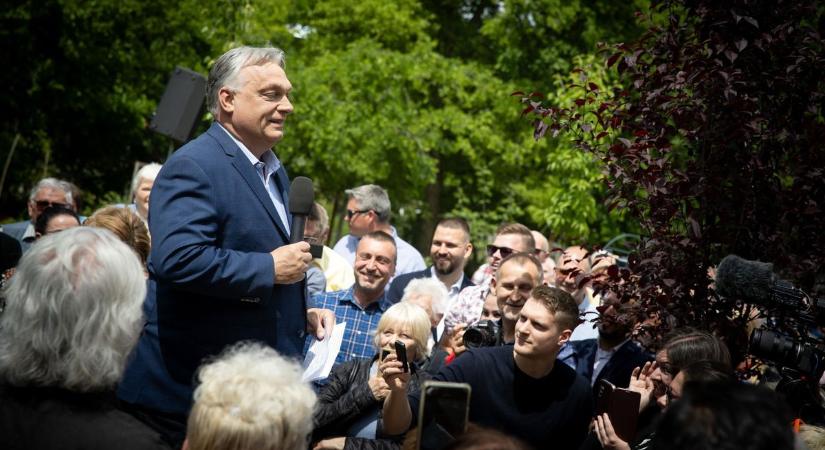 Orbán Viktor beszédet mond a békemeneten