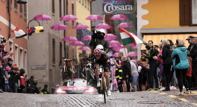 Giro d'Italia hírek: első profi győzelmét ünnepelte Georg Steinhauser, Tadej Pogacar lépéselőnyben, a sprinterek lehetősége következik