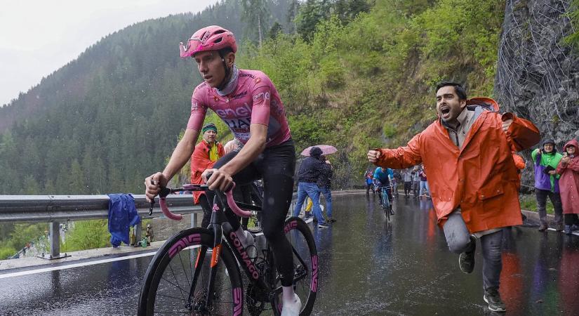 Pogacar nyerte a Giro 16. szakaszát, eső és hó is nehezítette a versenyzőket