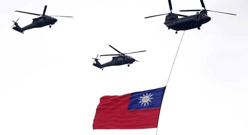 Kína „büntető hadgyakorlatba” kezdett Tajvan környékén