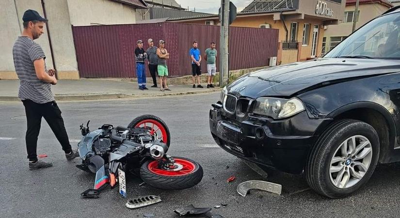 Életveszélyes sérülésekkel szállítottak kórházba egy 17 éves motorost