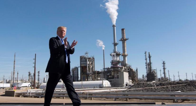 Egymilliárd dollárt kér Trump az olaj ipartól, mit ígért cserébe a támogatásért?