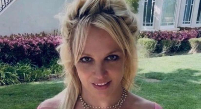 Aggasztó: meztelenül okozott ismét botrányt Britney Spears - Videó