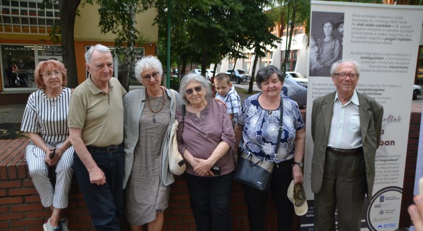 Az egykori gettó bejáratánál emlékeztek meg a Holokausztról a makóiak