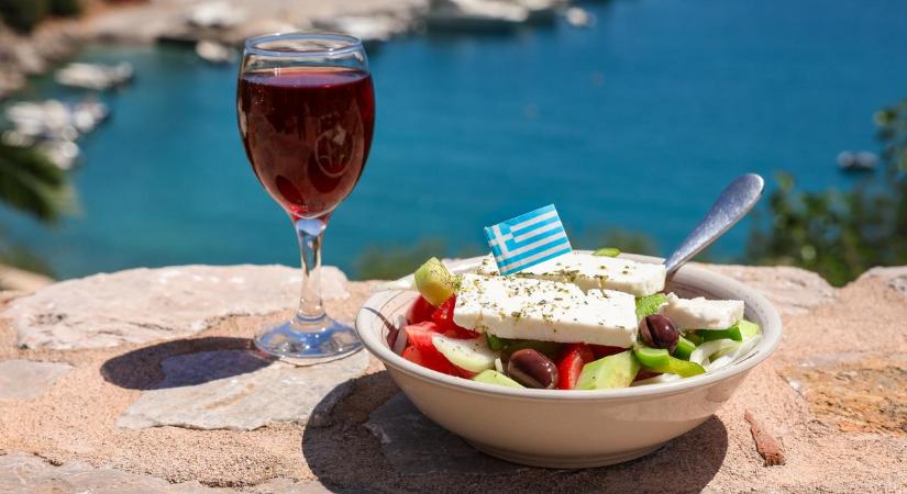 Így készül Krétán az eredeti görög saláta