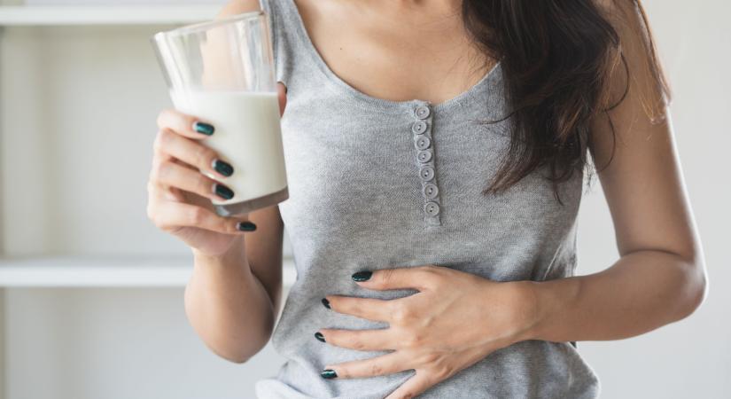 Hasfájás tej fogyasztása után - ez lehet az oka a laktózintolerancián és a tejfehérje allergián kívül