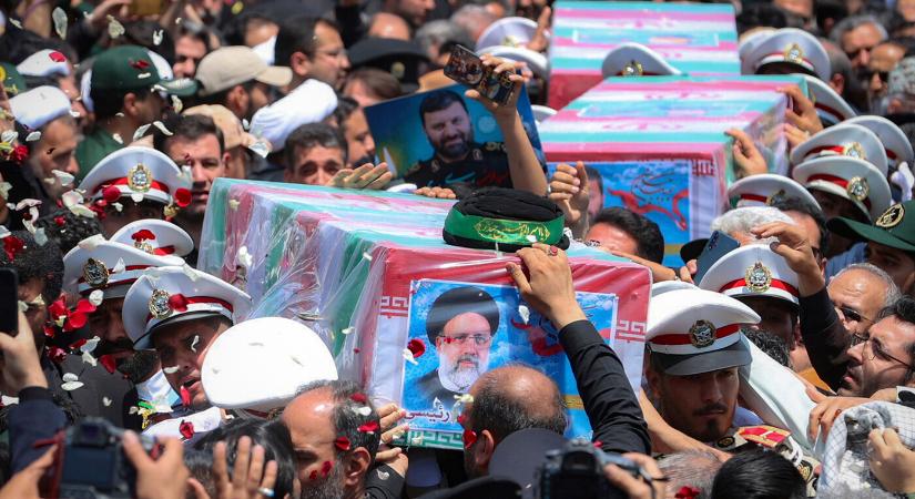 Eltemették Ebrahim Raiszi iráni elnököt szülővárosában, Meshedben