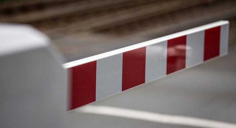 Vasúti átjárókat zárnak le Lőkösházán